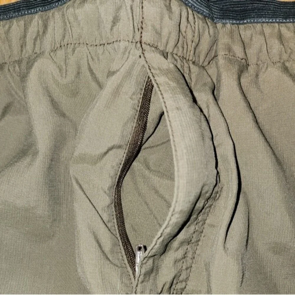 The North Face Army Green Nylon Hiking Shorts Men's Size‎ L